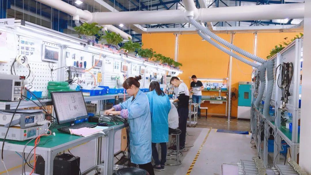 Smart QQ:智能办公通讯革命,告别消息混乱,提升40%沟通效率 Smart QQ:智能办公通讯革命,告别消息混乱,提升40%沟通效率